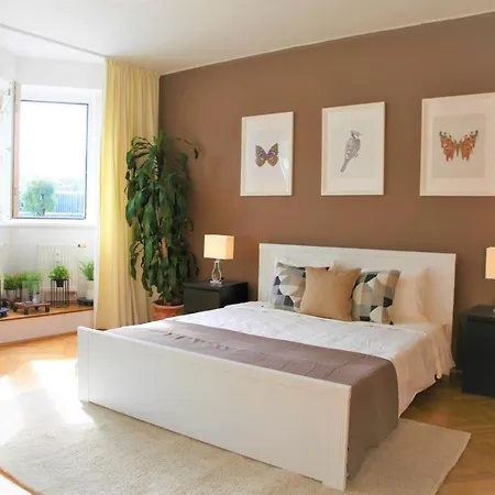 Modern In The Famous Postcard Apartamento